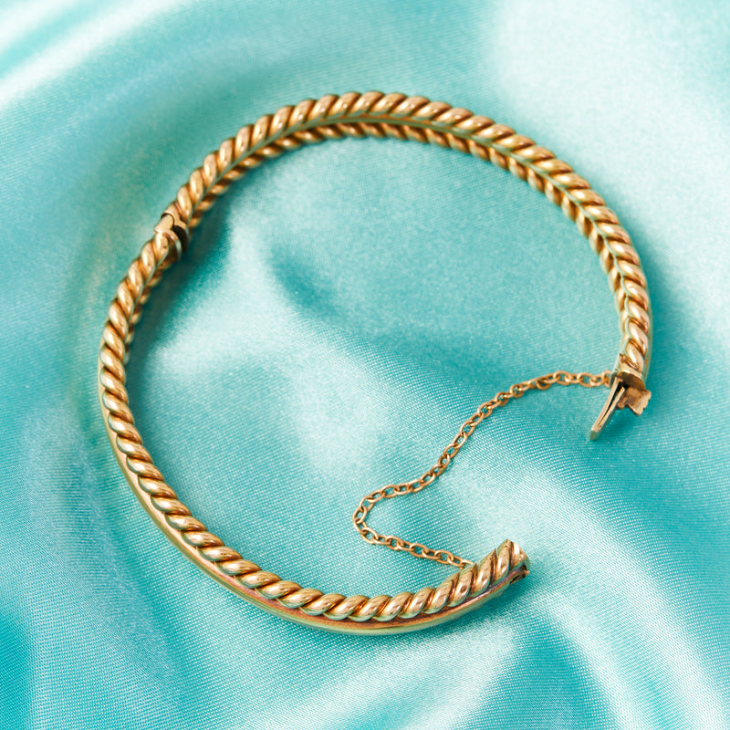 Victorian Oval Double Twist Gold 'Magic' Bangle