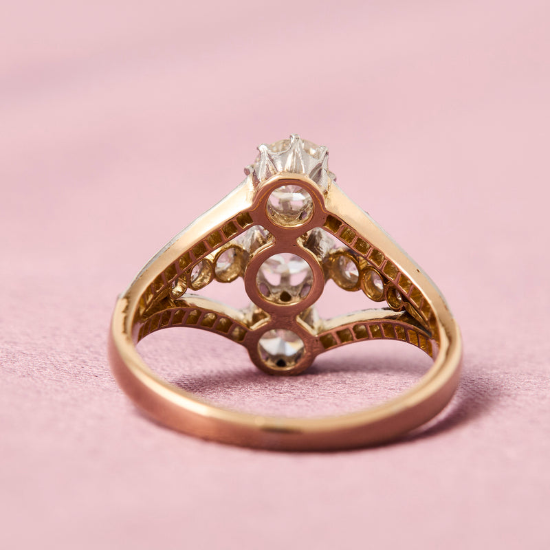Pretty Edwardian Platinum and 18ct Yellow Gold Diamond Ring
