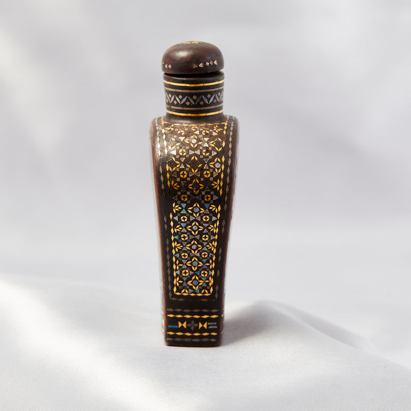 A 19th Centrury Japanese Laque Burgauté Snuff Bottle