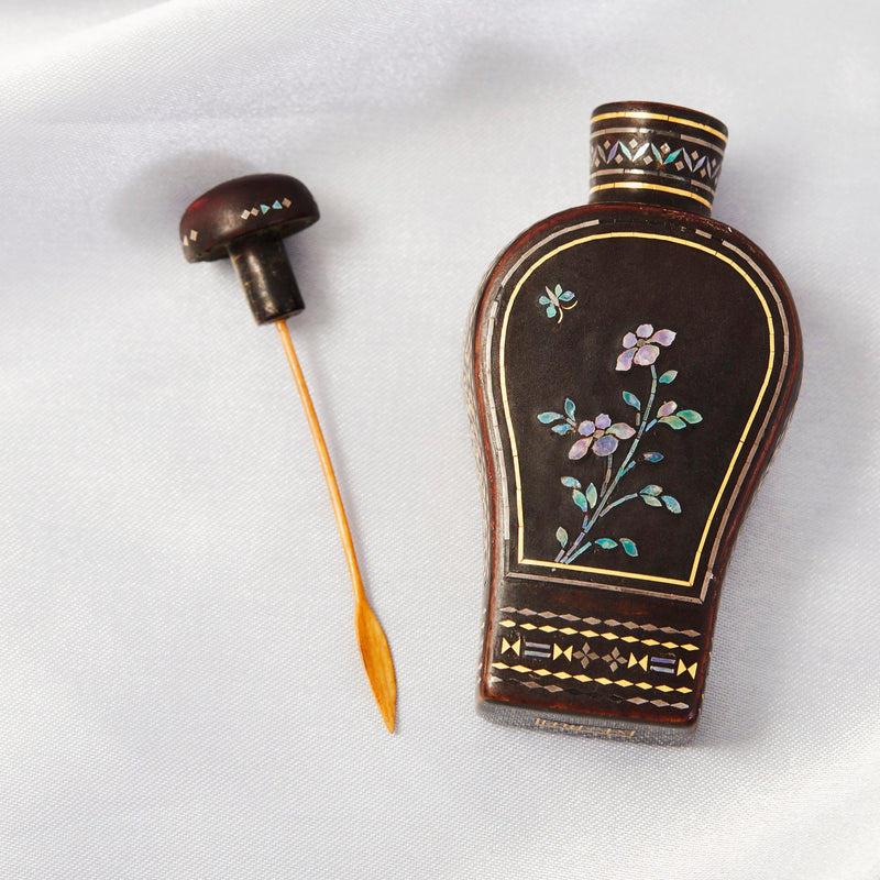 A 19th Centrury Japanese Laque Burgauté Snuff Bottle