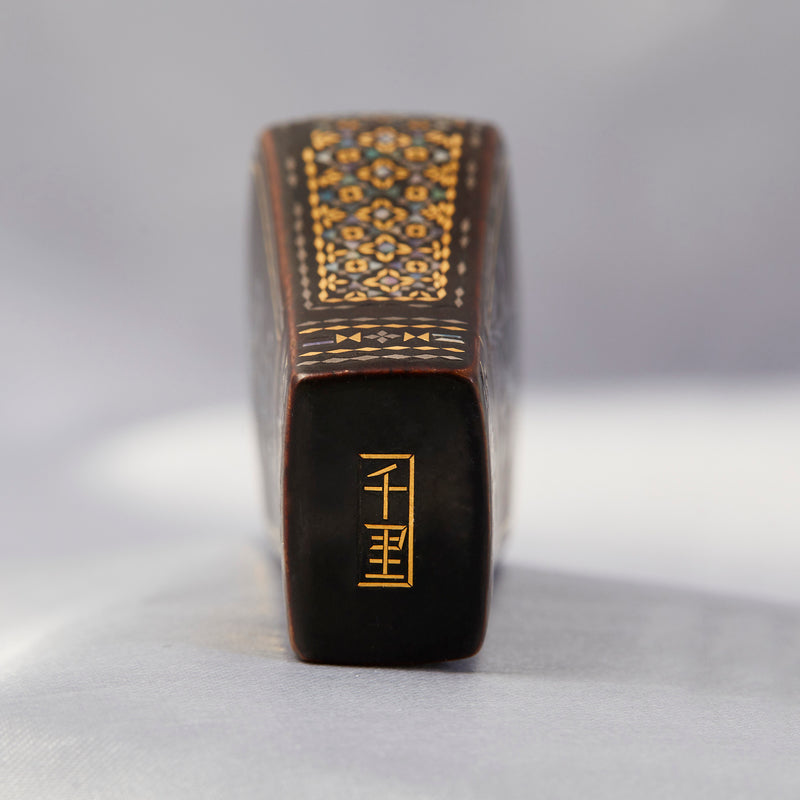 A 19th Centrury Japanese Laque Burgauté Snuff Bottle
