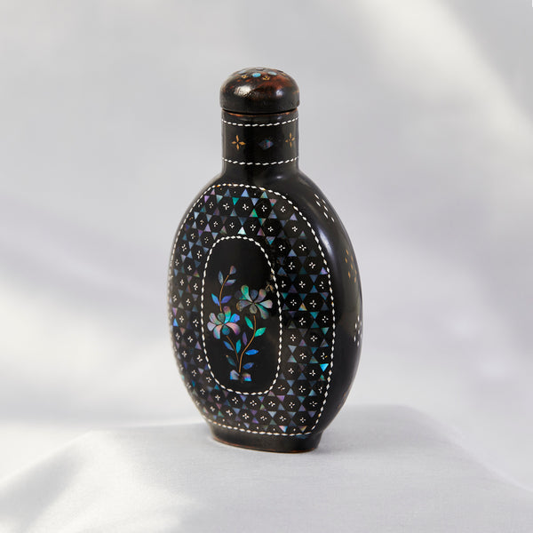 A Japanese Laque Burgauté Snuff Bottle