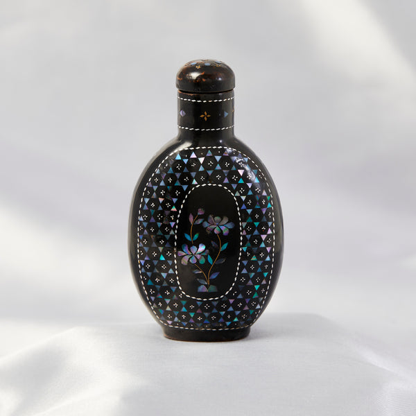 A Japanese Laque Burgauté Snuff Bottle