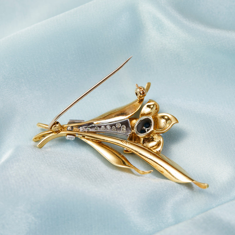 Vintage store flower brooch